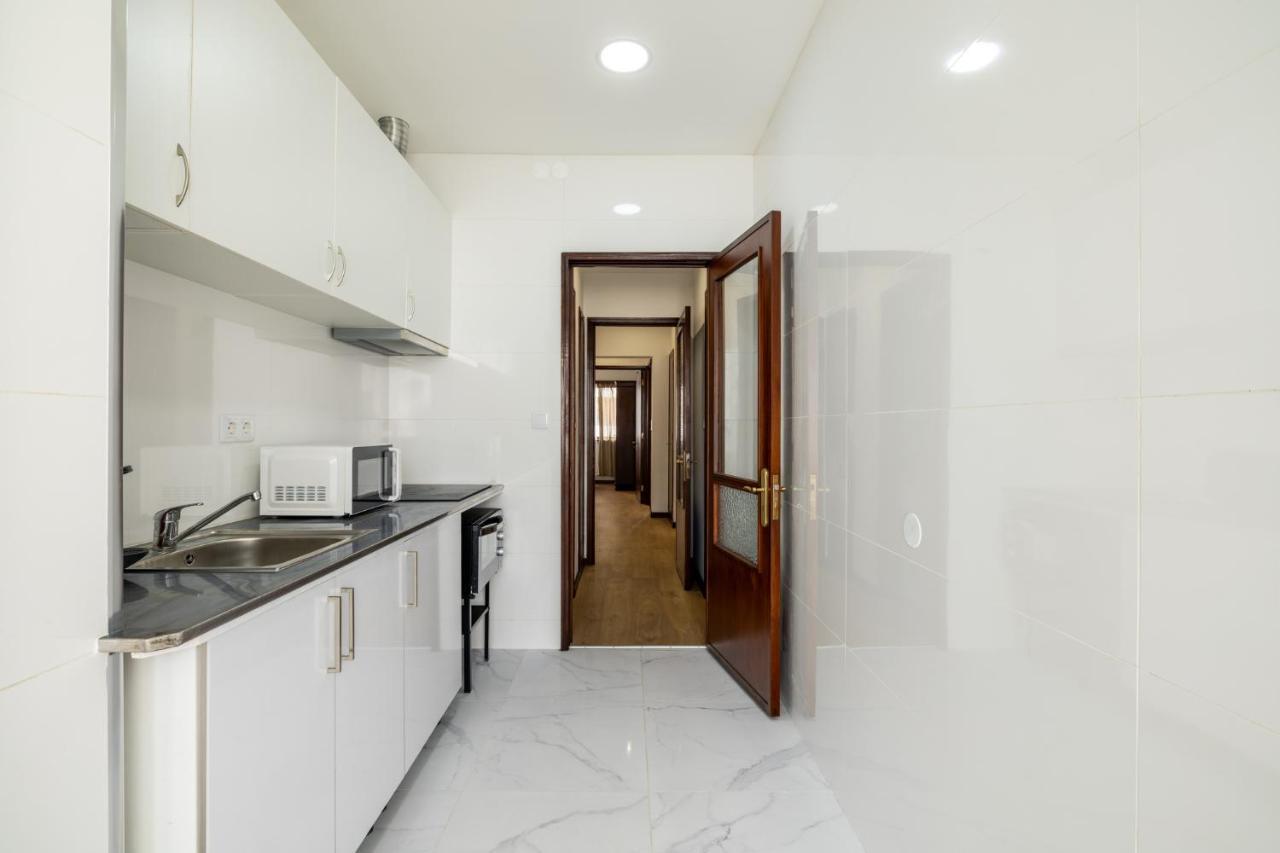 Ferienwohnung Downtown 2 Minutes By Walk To Center And Metro-Direct To Airpot T4 Porto Exterior foto