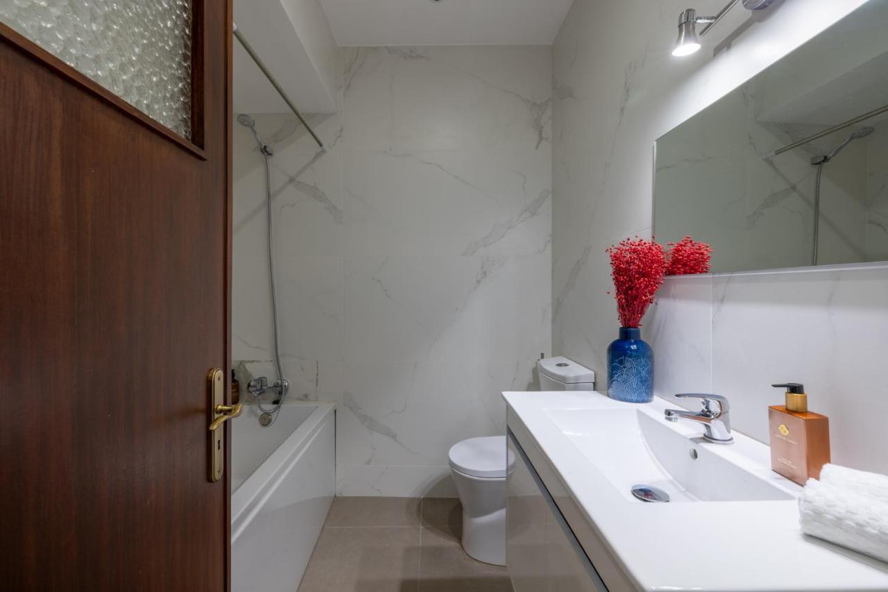 Ferienwohnung Downtown 2 Minutes By Walk To Center And Metro-Direct To Airpot T4 Porto Exterior foto