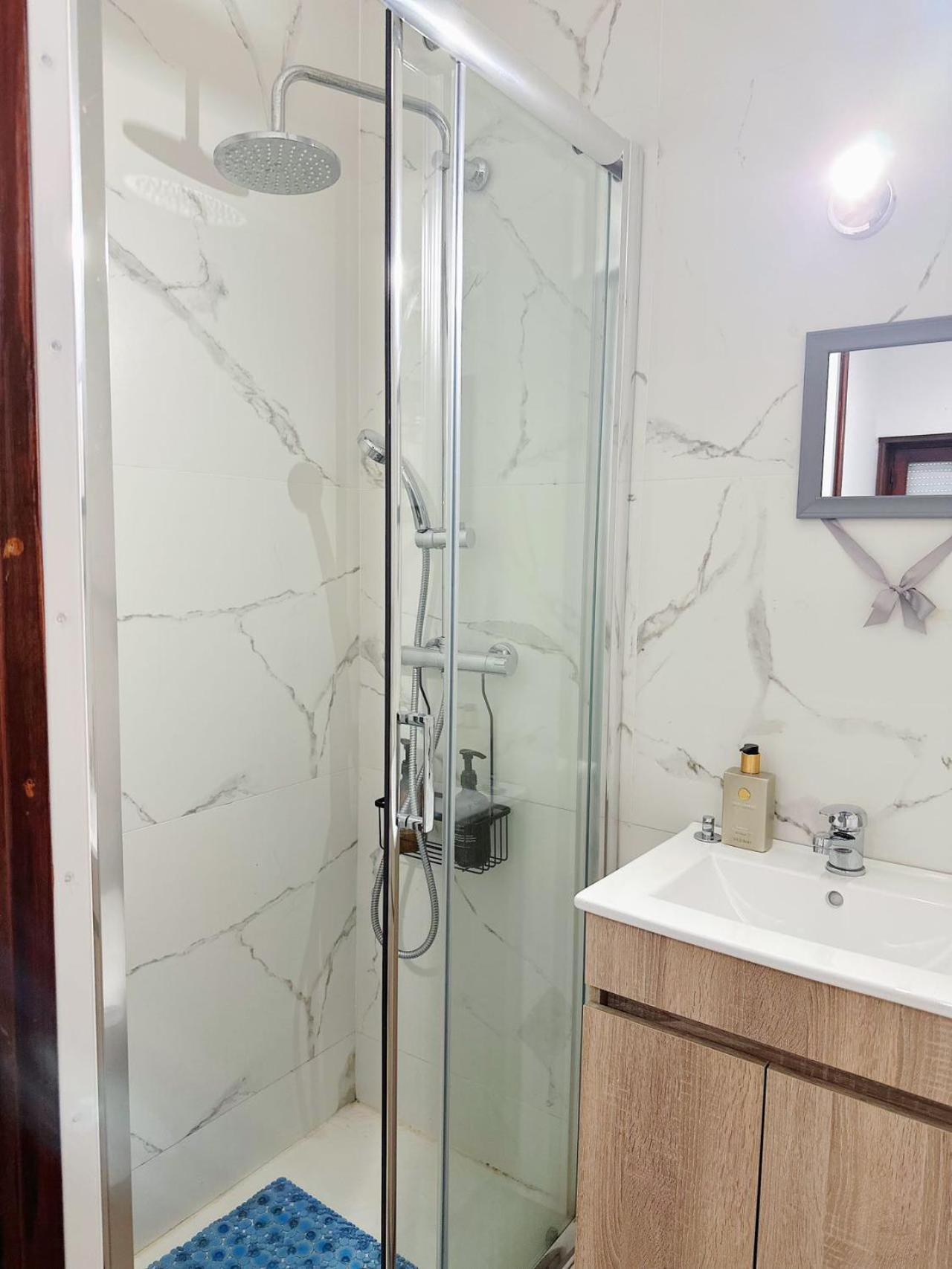 Ferienwohnung Downtown 2 Minutes By Walk To Center And Metro-Direct To Airpot T4 Porto Exterior foto
