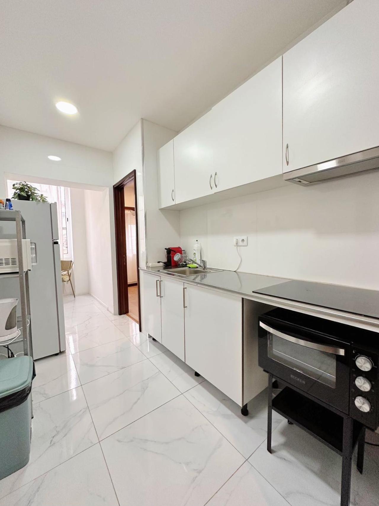 Ferienwohnung Downtown 2 Minutes By Walk To Center And Metro-Direct To Airpot T4 Porto Exterior foto